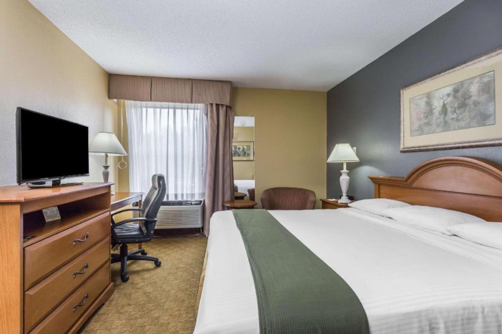 Days Inn By Wyndham Selma Exteriör bild